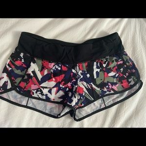 Lululemon size 8 speed short EUC